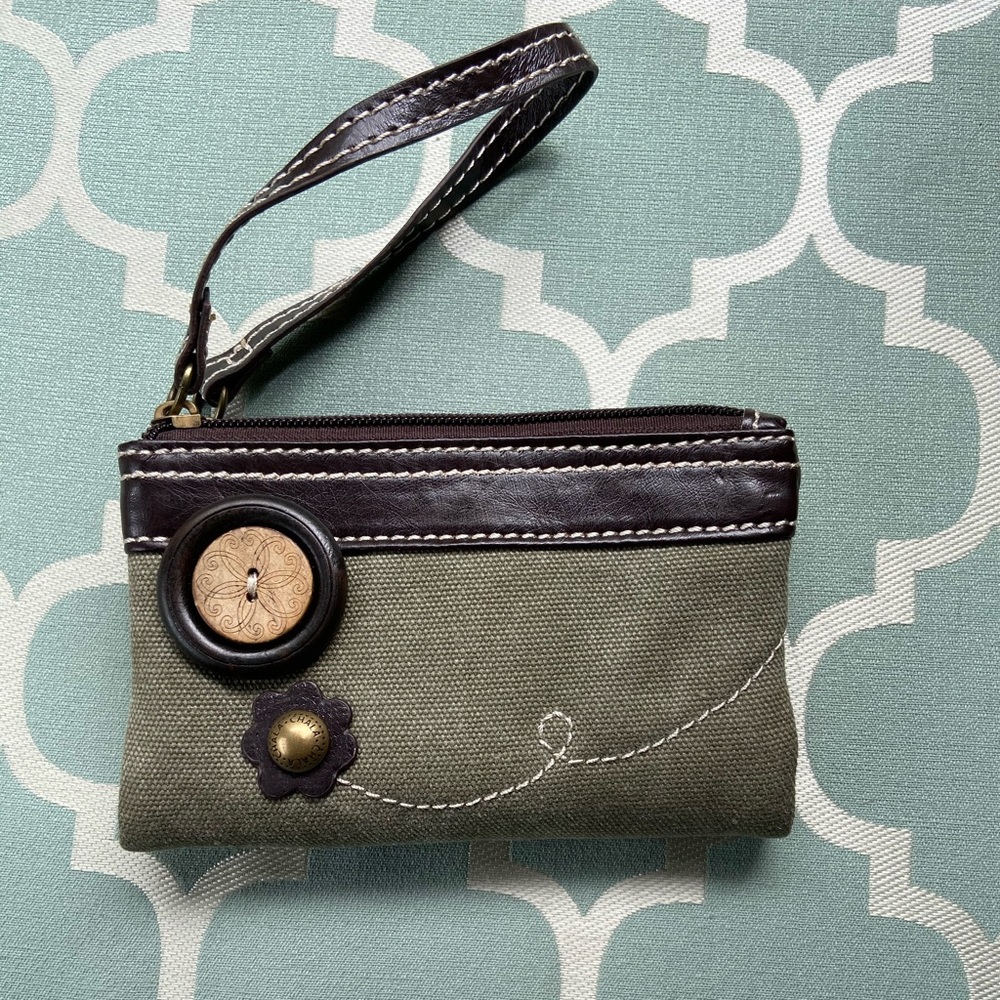 Chala Expandable Wristlet